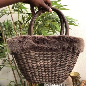 2000s Y2K Bratz Brown woven wicker basket shoulder hand bag purse tote faux fur